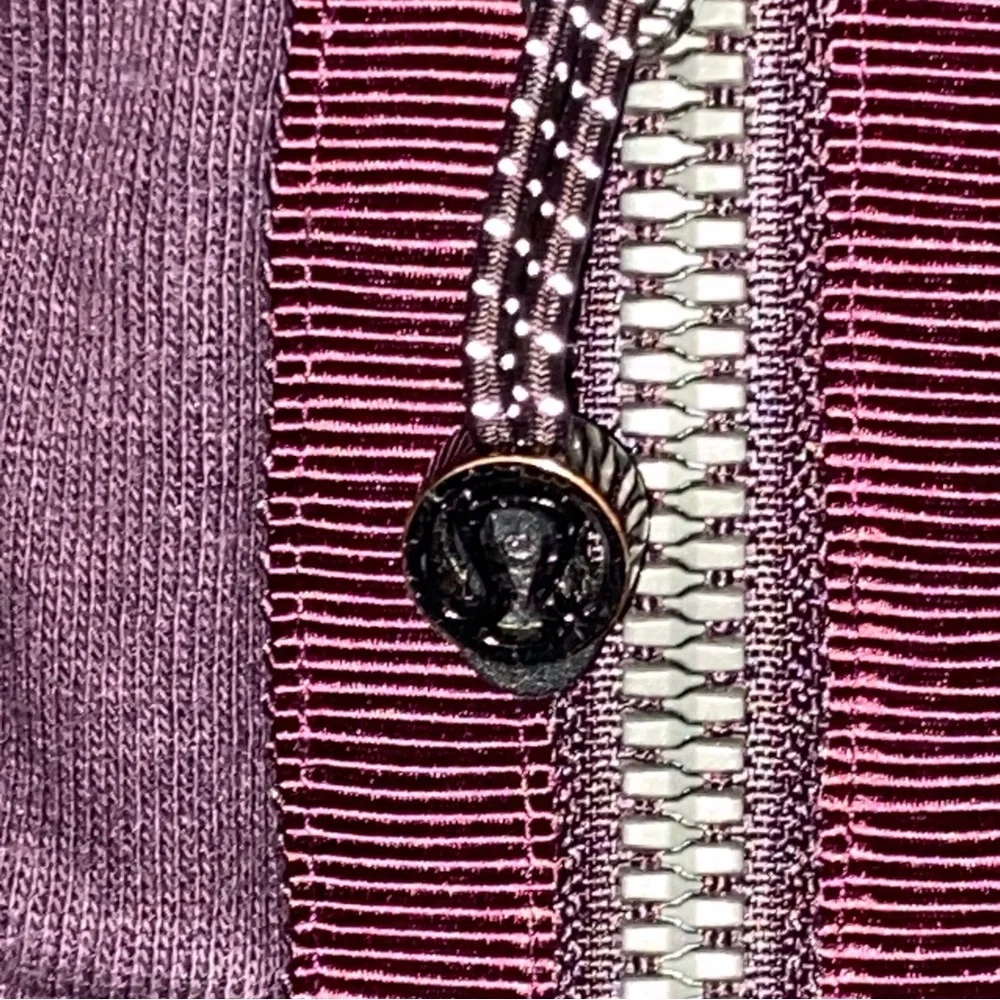 Lululemon Light As Warmth Scuba Black Cherry size 6 - Picture 9 of 14